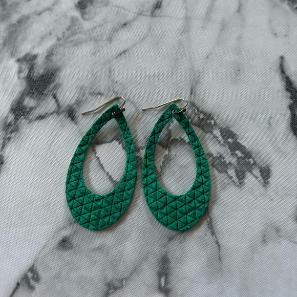 Leather Earrings - Green Open Raindrop Shape - Picture 1 of 3